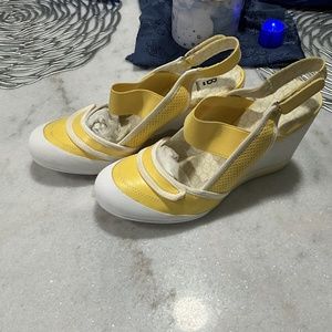 Bakers Shoes Yellow Binka Wedges Size 8B